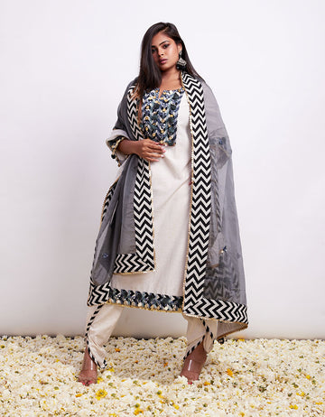 Noor -E-Husn Indian suit